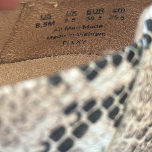 Naturalizer Vivienne Snake Flat New. Size 8.5 - Picture 4 of 5